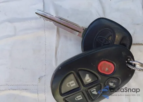 2010 Toyota Sienna Xle from USA, damaged, VIN 5TDYK4CC5AS318334